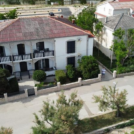 Rooms & Apartments Kaurloto Pag Town Bagian luar foto