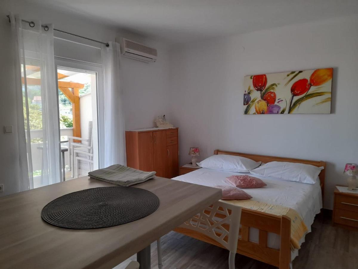 Rooms & Apartments Kaurloto Pag Town Bagian luar foto