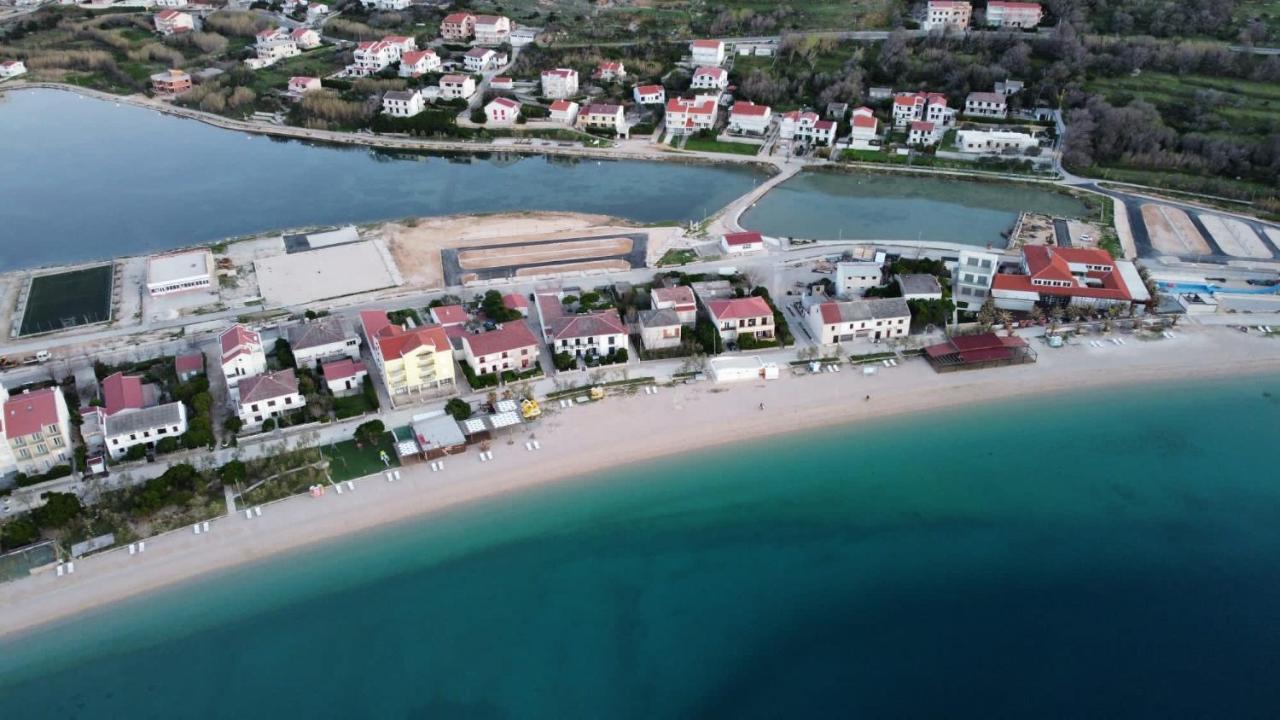 Rooms & Apartments Kaurloto Pag Town Bagian luar foto