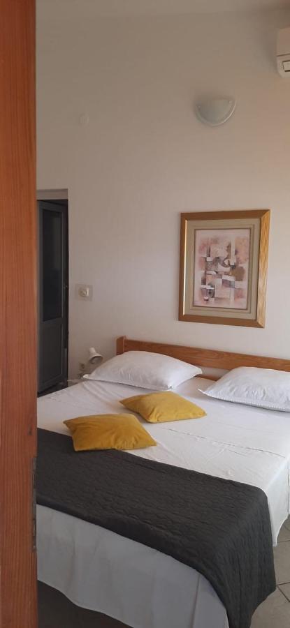 Rooms & Apartments Kaurloto Pag Town Bagian luar foto