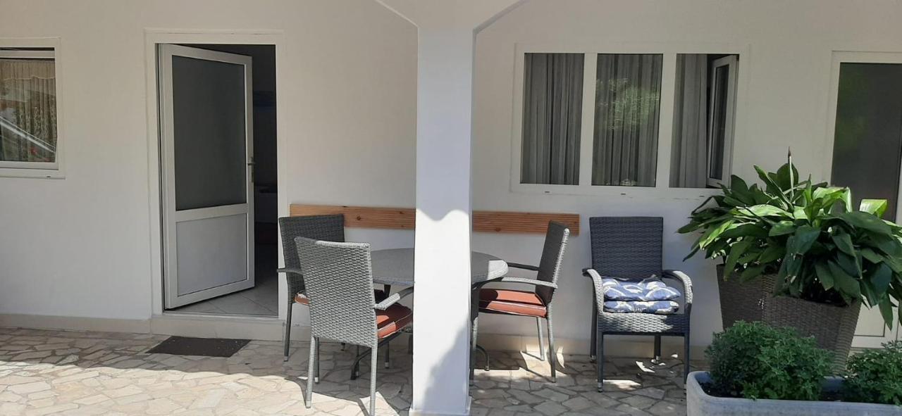 Rooms & Apartments Kaurloto Pag Town Bagian luar foto
