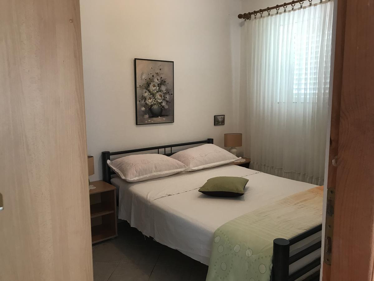 Rooms & Apartments Kaurloto Pag Town Bagian luar foto