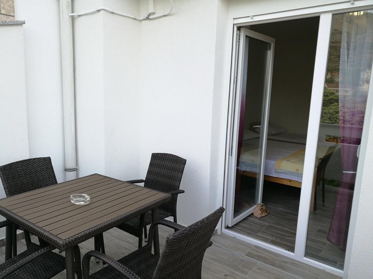 Rooms & Apartments Kaurloto Pag Town Bagian luar foto